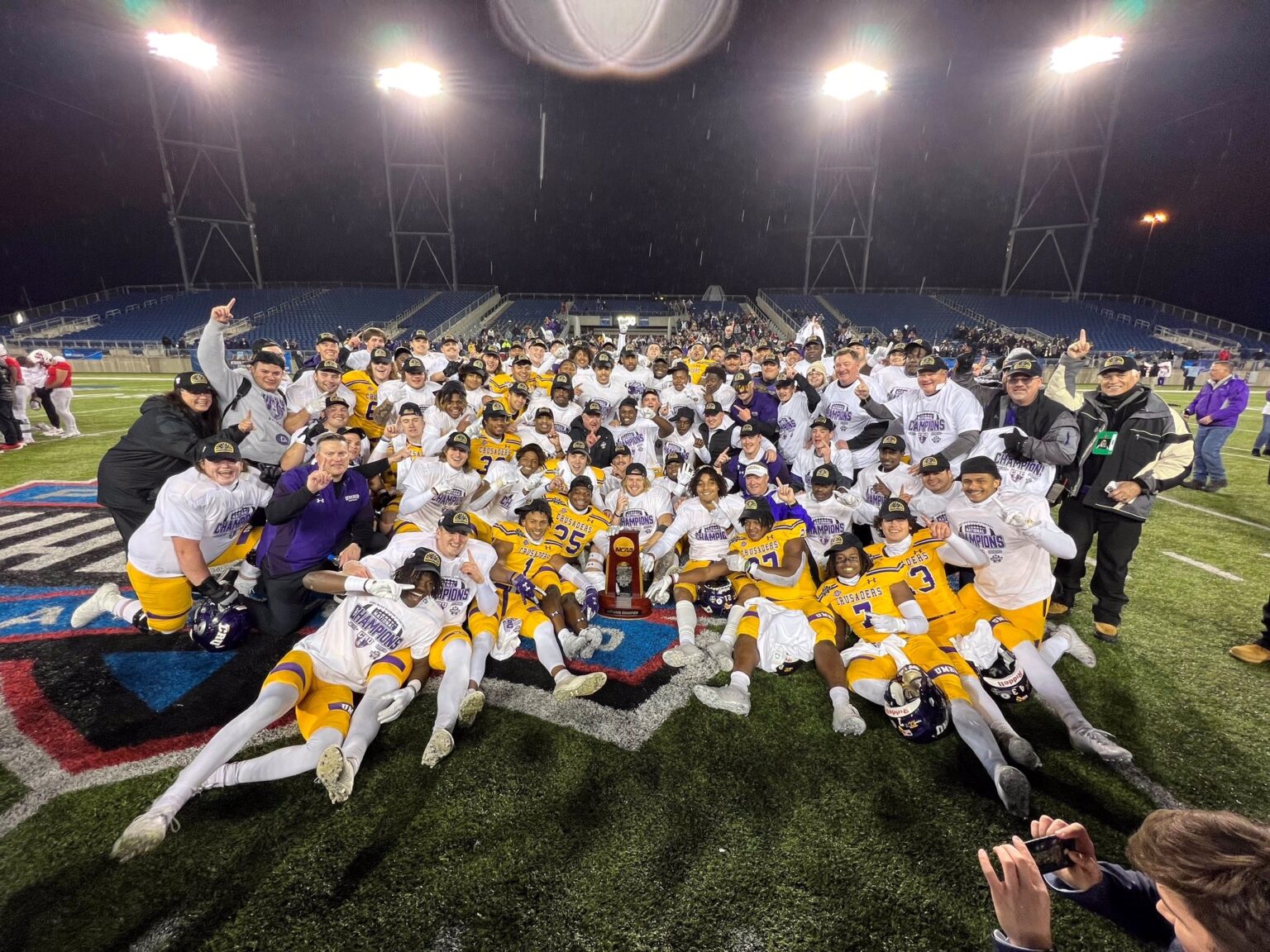 Mary Hardin-Baylor Returns to No. 1 in AFCA Top 25 - AFCA